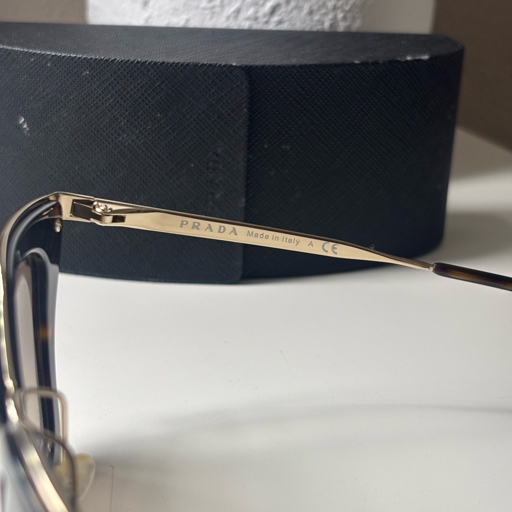 PRADA Tortoiseshell Cat-Eye Sunglasses - Brown Gradient Lenses - Picture 6 of 6